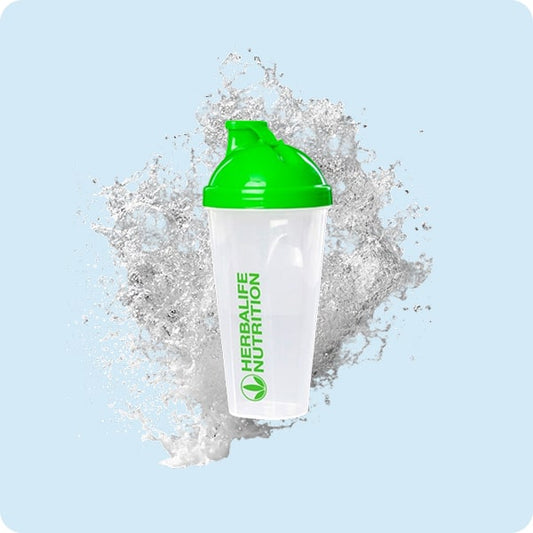 שייקר הרבלייף על רקע כחול ומים